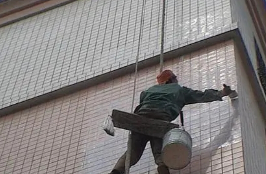 郑州市卫生间漏水维修公司分享下郑州市外墙防水的必要性。
